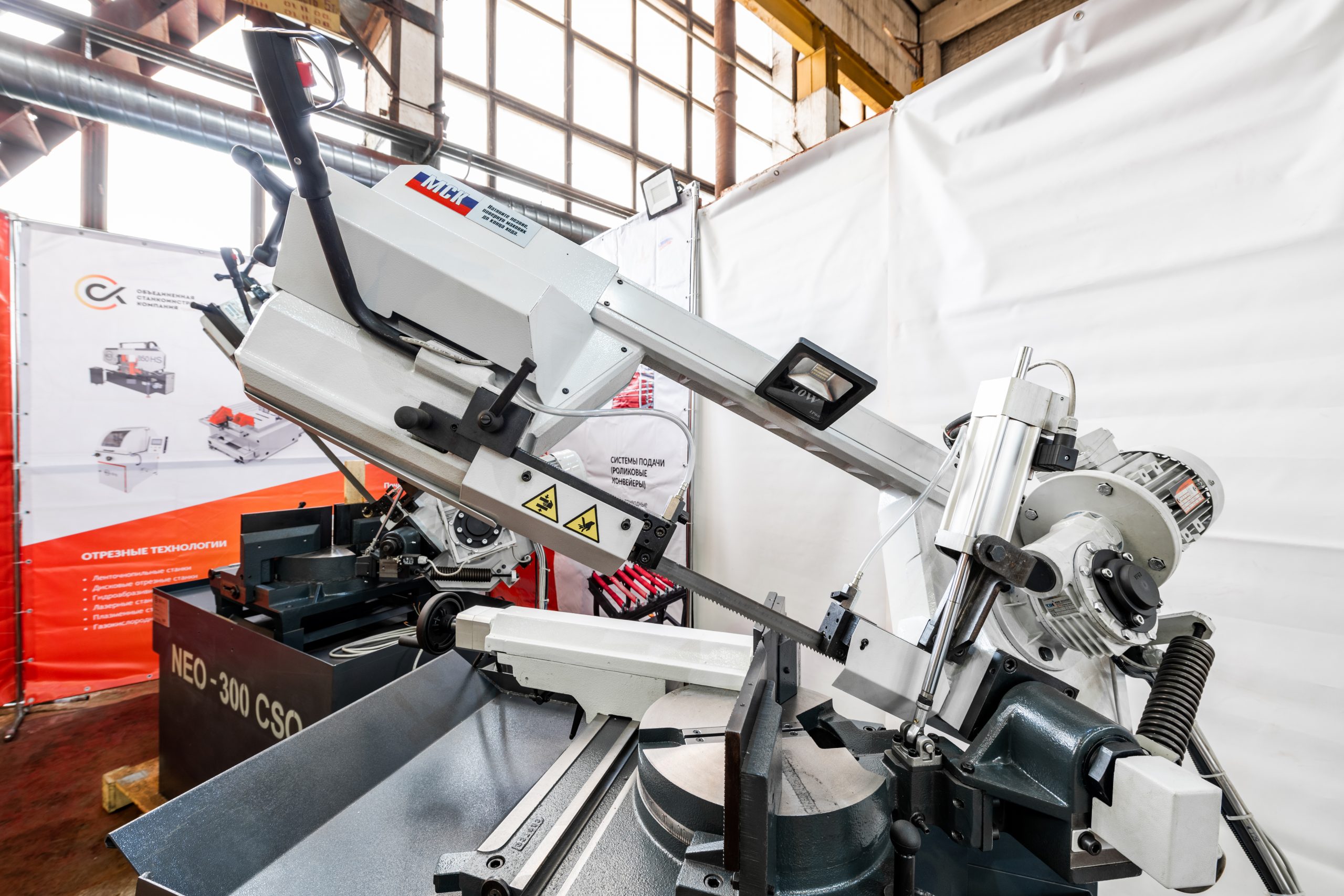 Консольный автоматический ленточнопильный станок NEO-260AV CNC (L)