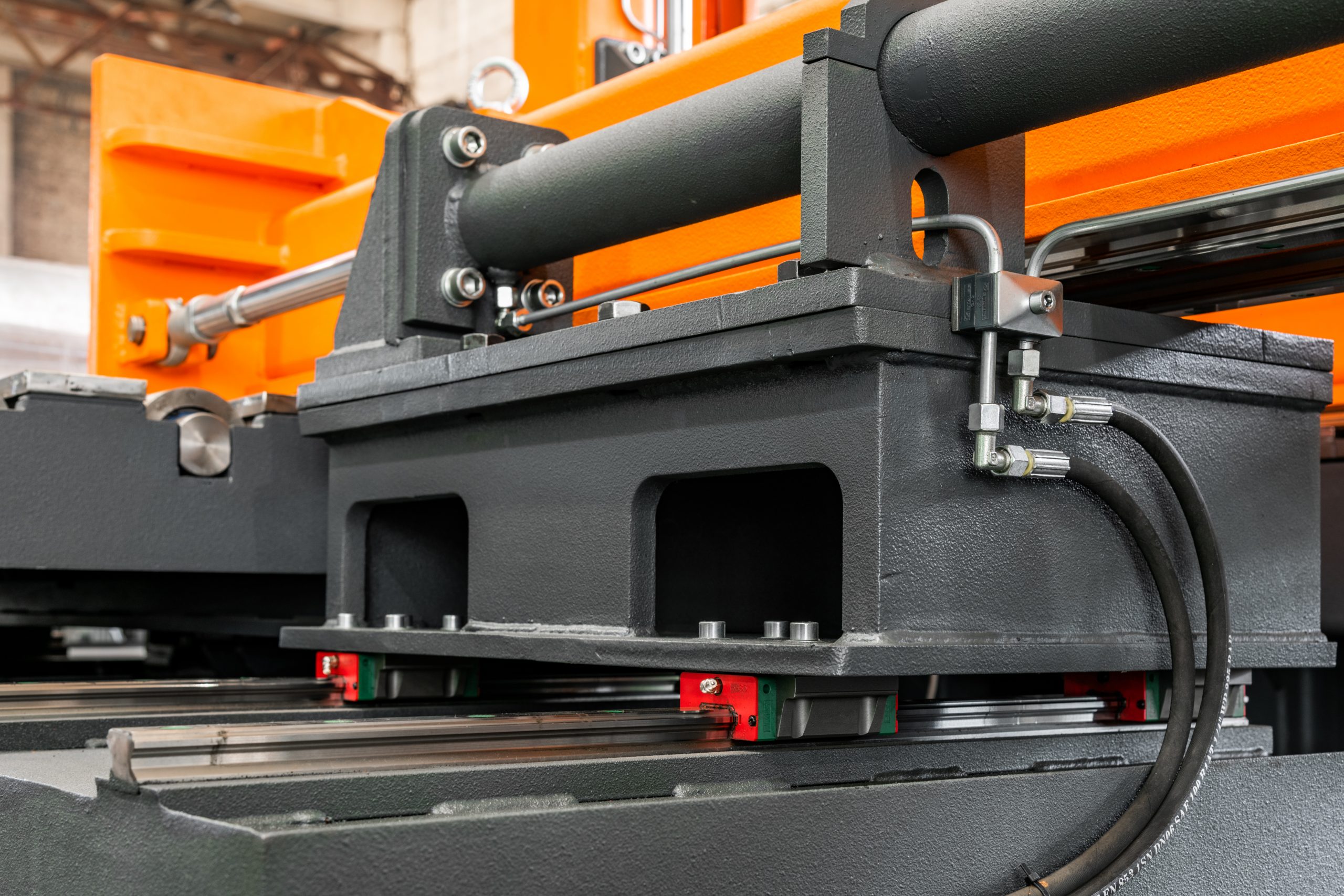 Вертикальный ленточнопильный станок HDS-1500TC