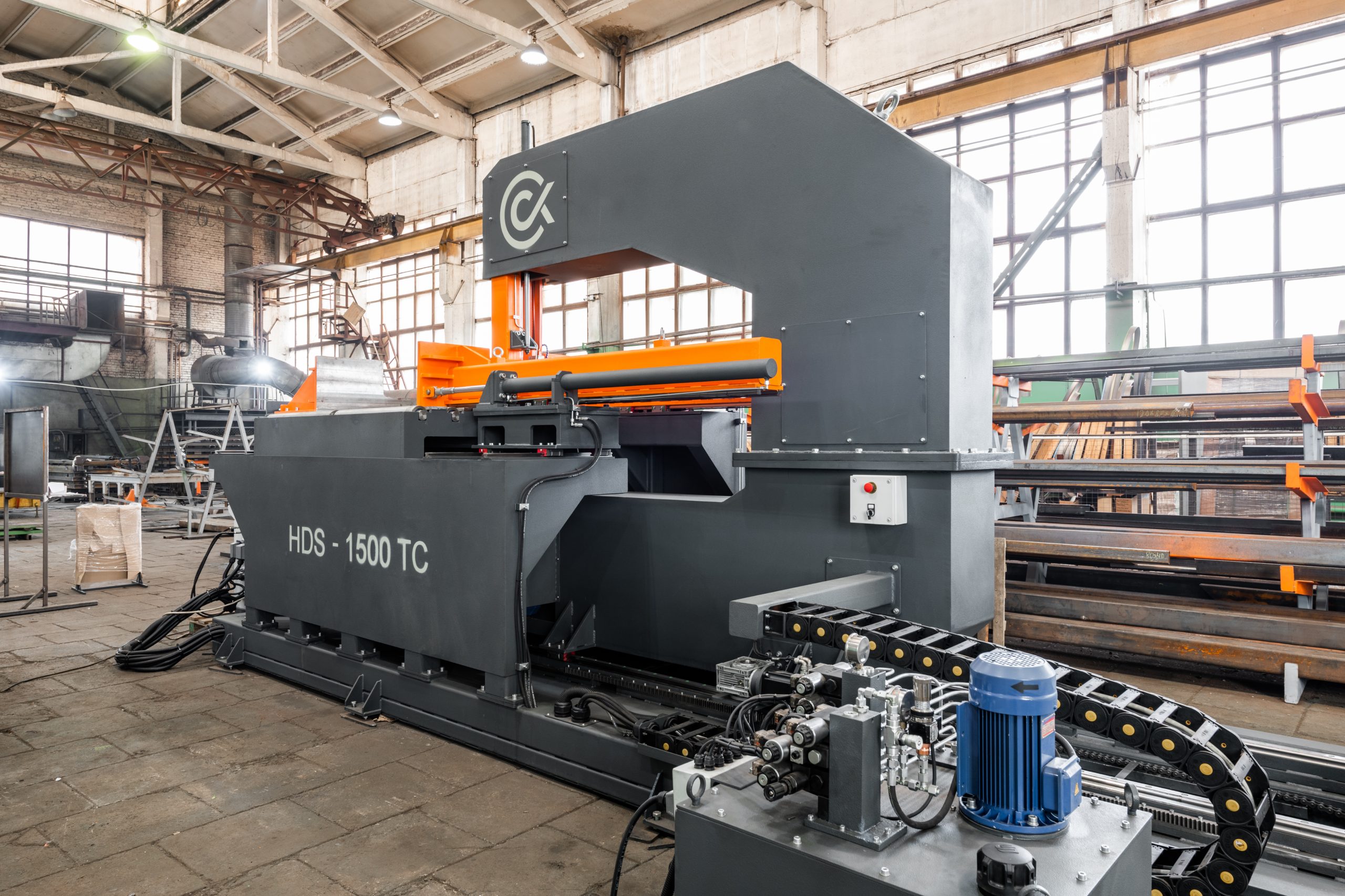 Вертикальный ленточнопильный станок HDS-1000TC