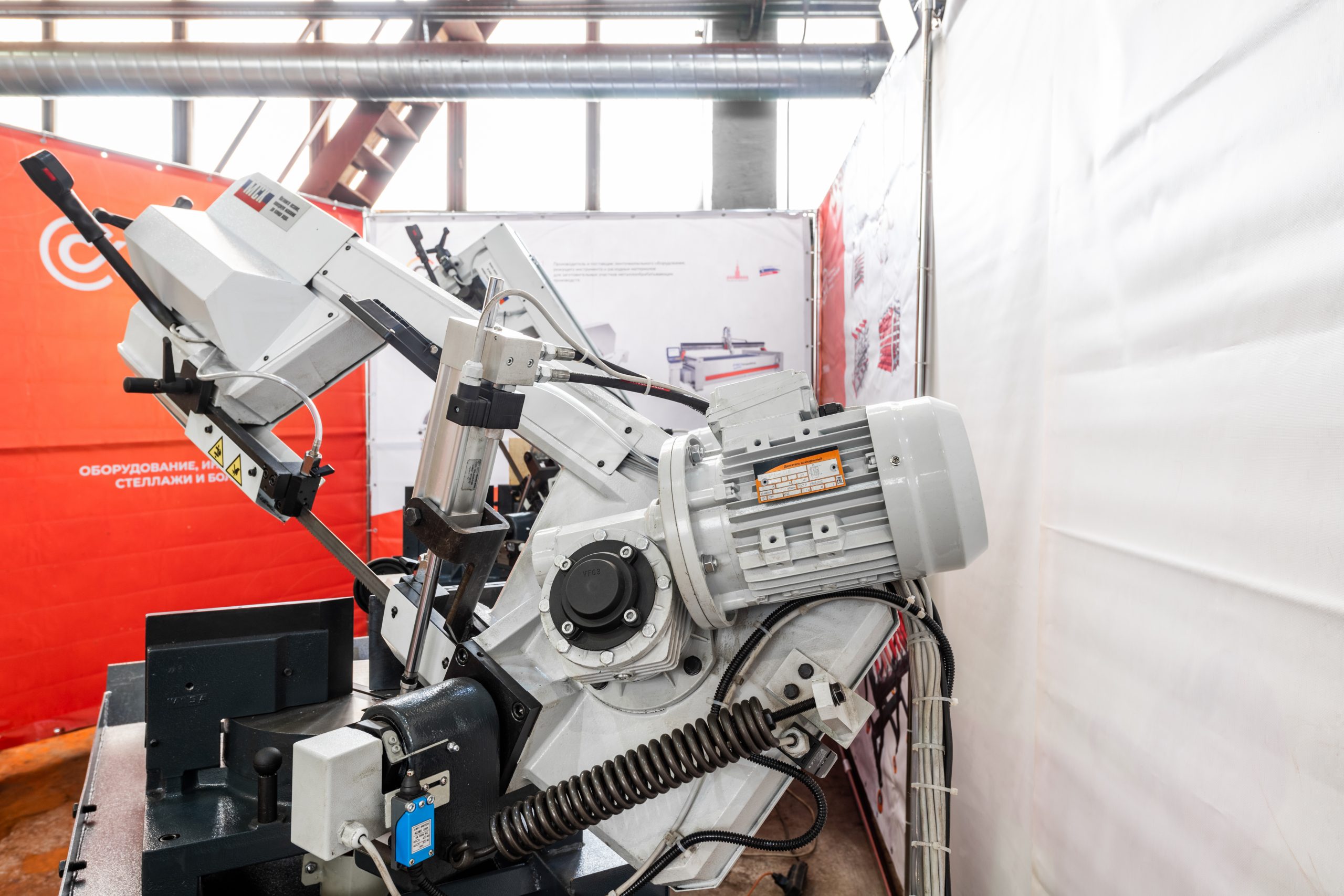 Консольный автоматический ленточнопильный станок NEO-260AV CNC (L)