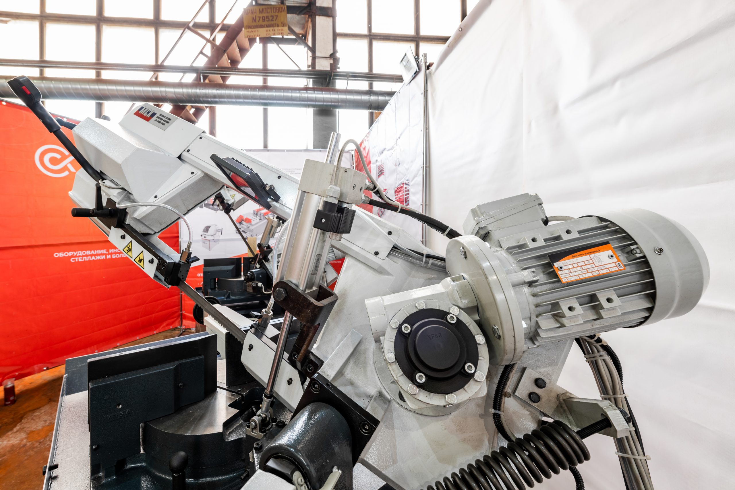 Консольный автоматический ленточнопильный станок NEO-260AV CNC (L)