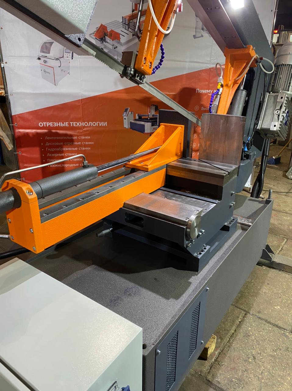 Консольный полуавтоматический ленточнопильный станок NEO-350MS