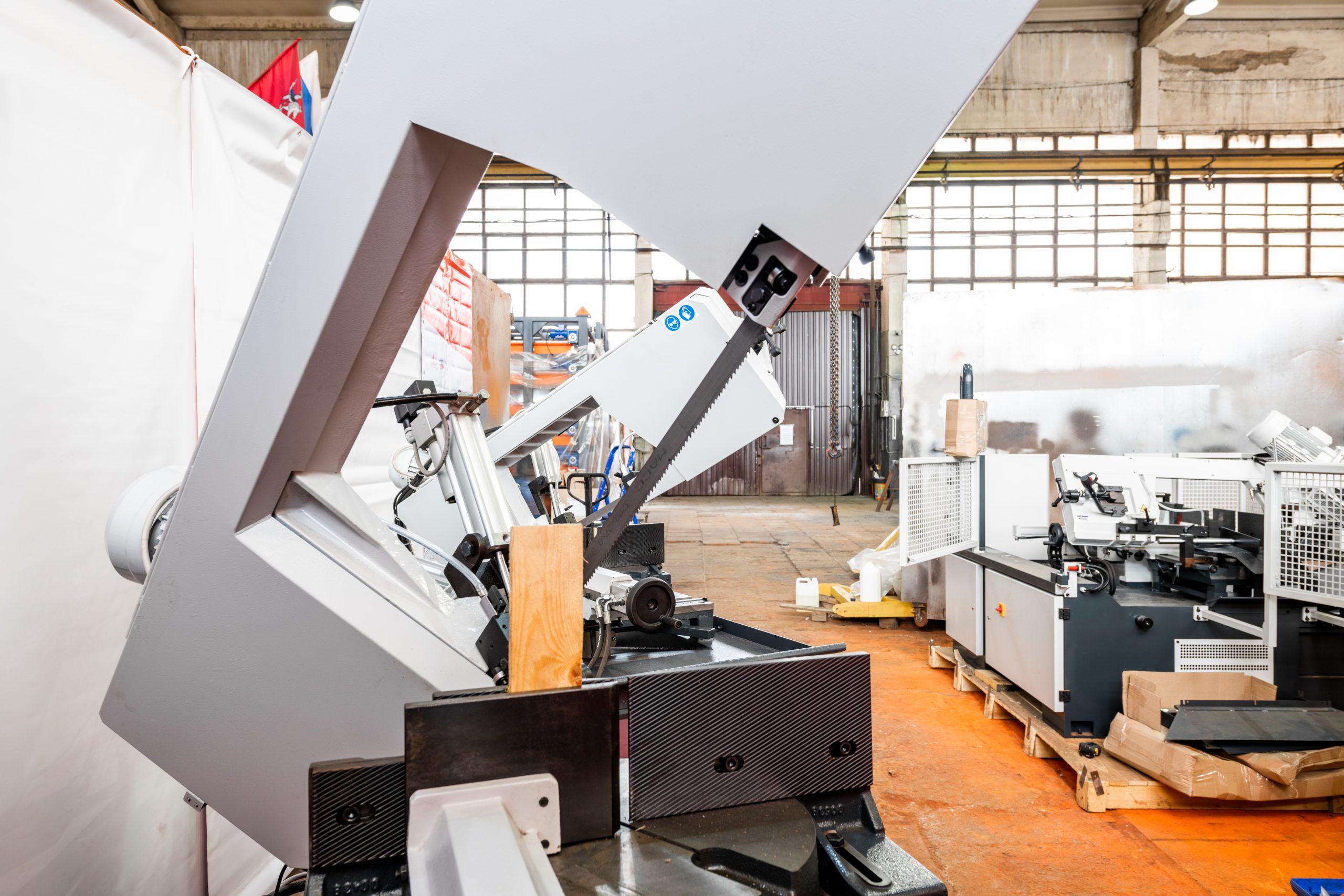 Консольный автоматический ленточнопильный станок NEO-260AV CNC (L)