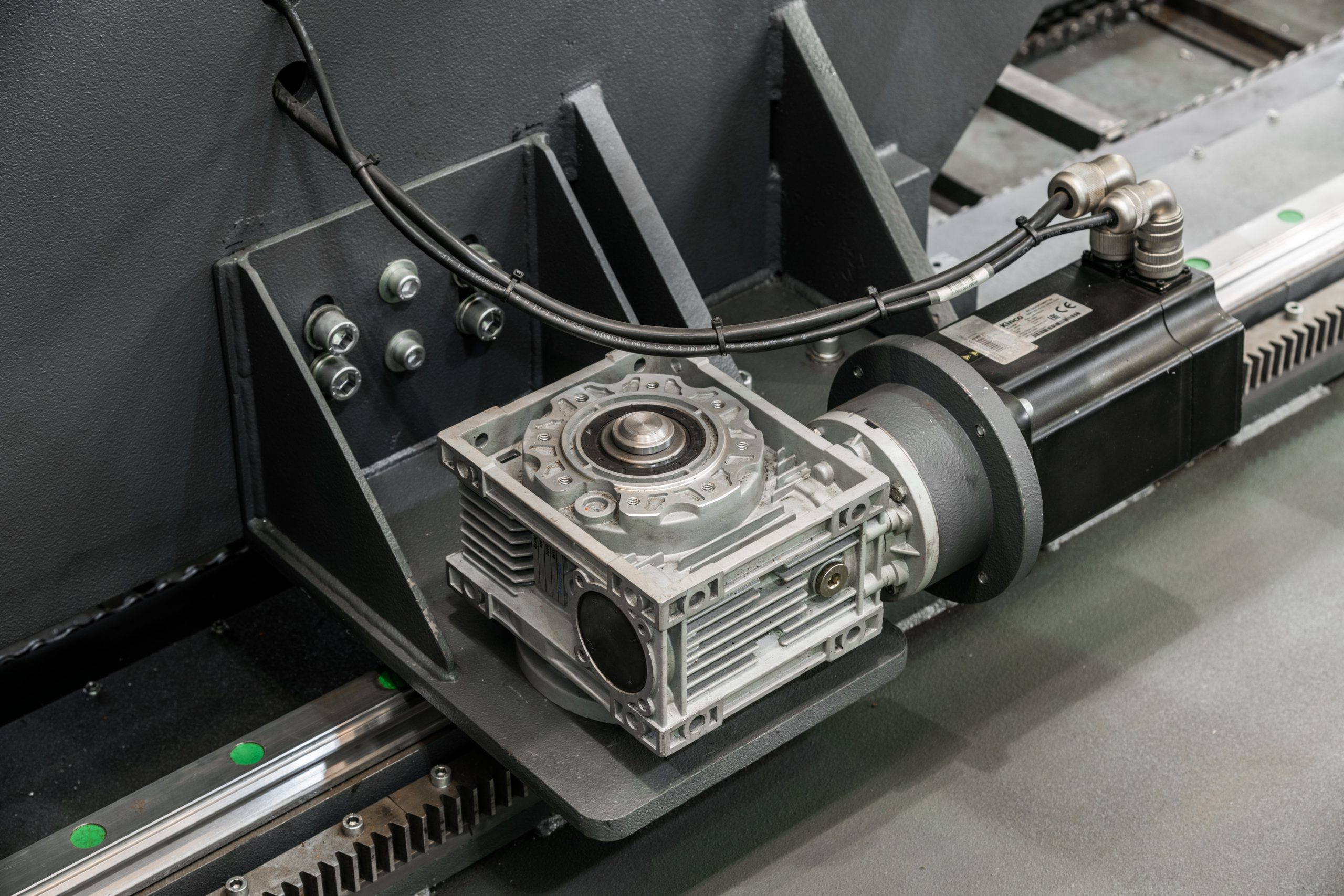 Вертикальный ленточнопильный станок HDS-1500TC