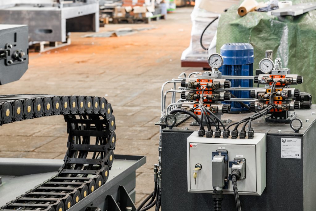 Вертикальный ленточнопильный станок HDS-2500TC