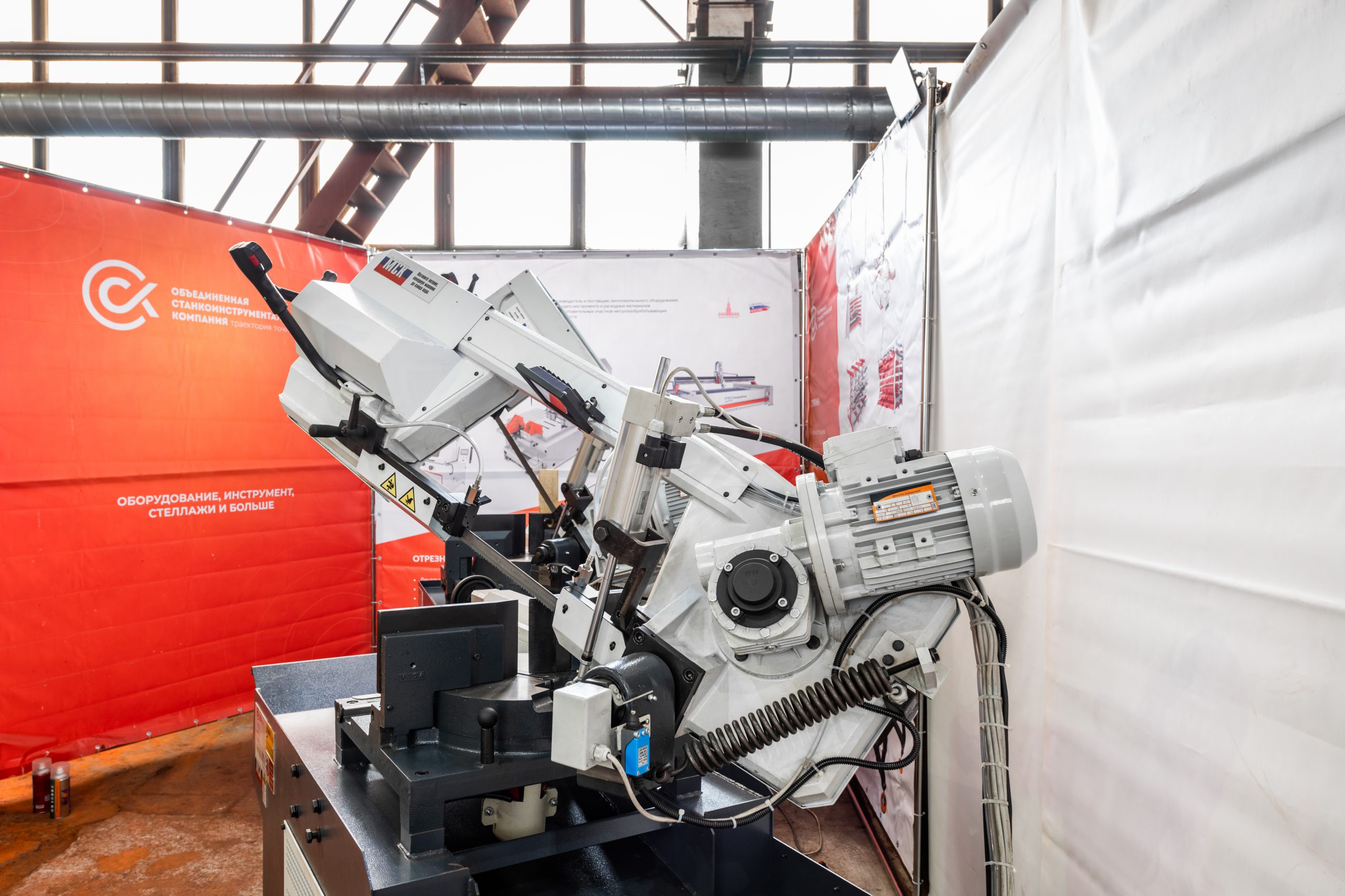 Консольный автоматический ленточнопильный станок NEO-260AV CNC (L)